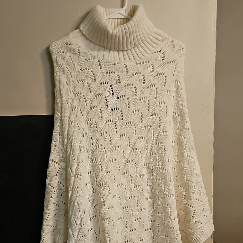 Brand New BCBGMAXA-ZRIA size Medium Cardigan. Off White Color